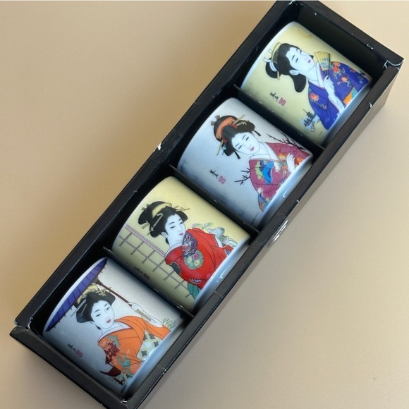 Japanese Geisha Woman In Kimono Sake Tea Cup Set of 4 - Picture 2 of 10
